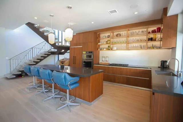 Bars & cabinetry photo preview